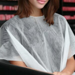 Long nonwoven hairdressing cape (25 pc.) - Image 2